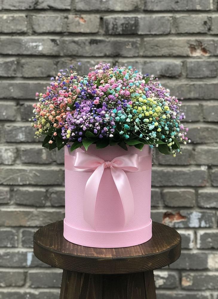 Цветочная композиция из Гипсофила и Розы в шляпной коробке в Пироговском