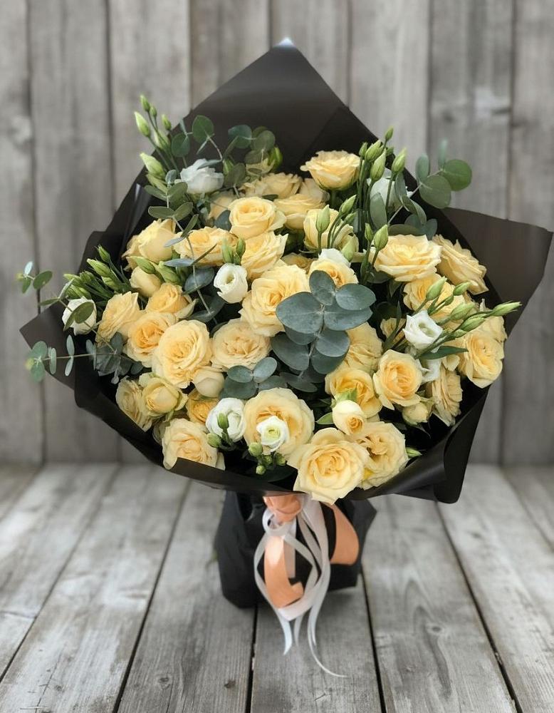 Букет цветов из: Розы и Лизиантусы в Пироговском