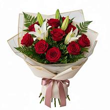 Букет цветов из:  Лилии и Розы в Пироговском