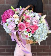 Композиция солнечный день в Пироговском Цветочная композиция из Розы, Хризантемы, Пионы и Лизиантусы в корзине в Пироговском