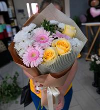 Букет цветов из:  Герберы, Розы и Хризантемы в Пироговском