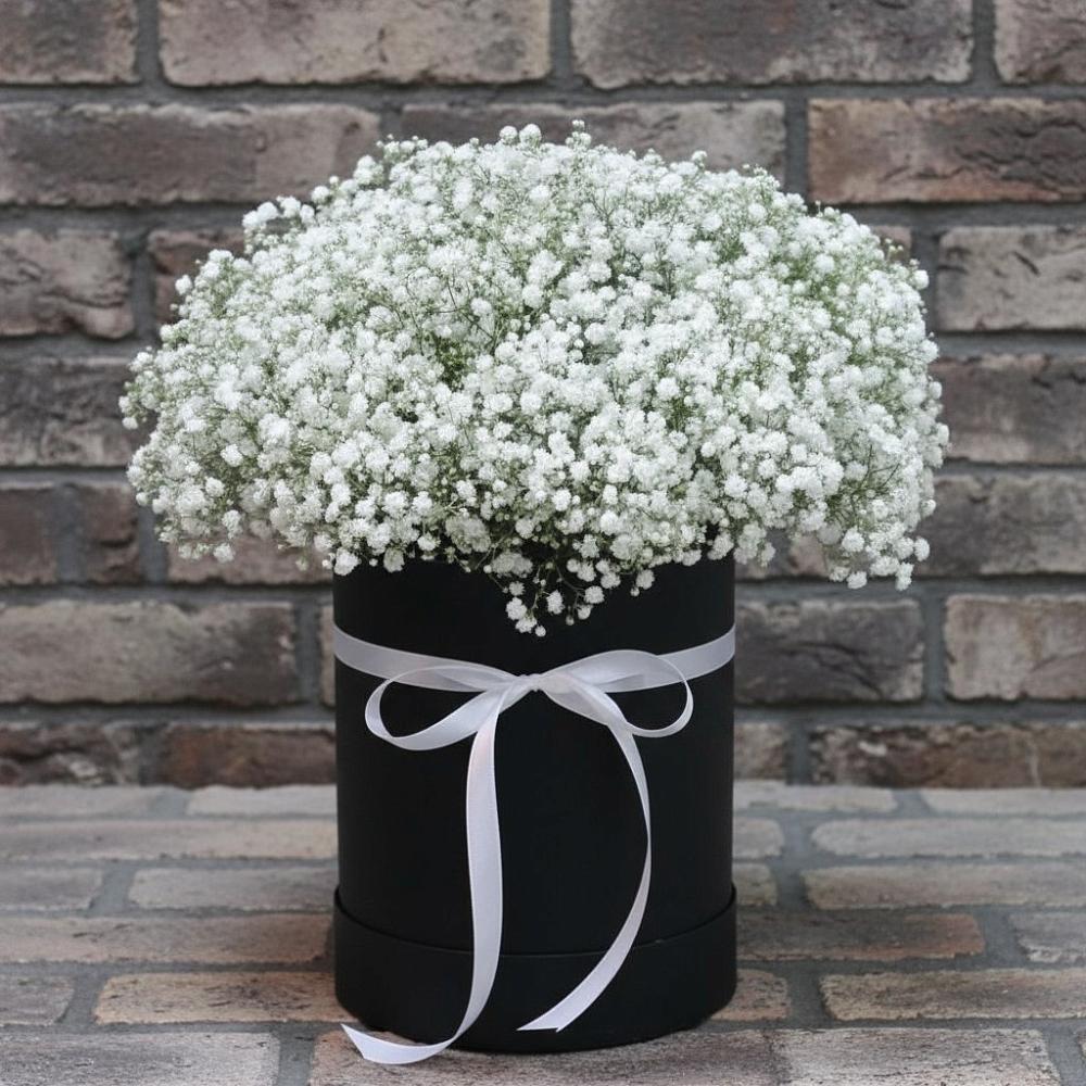 Цветочная композиция из Гипсофила в шляпной коробке в Пироговском