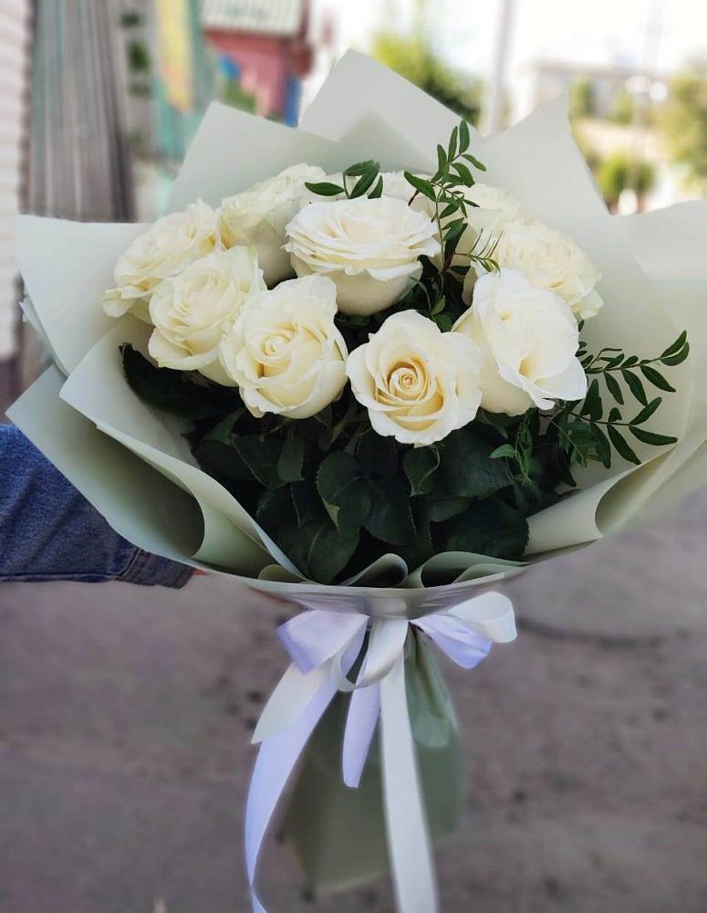 Букет Белые розы Проуд в Пироговском