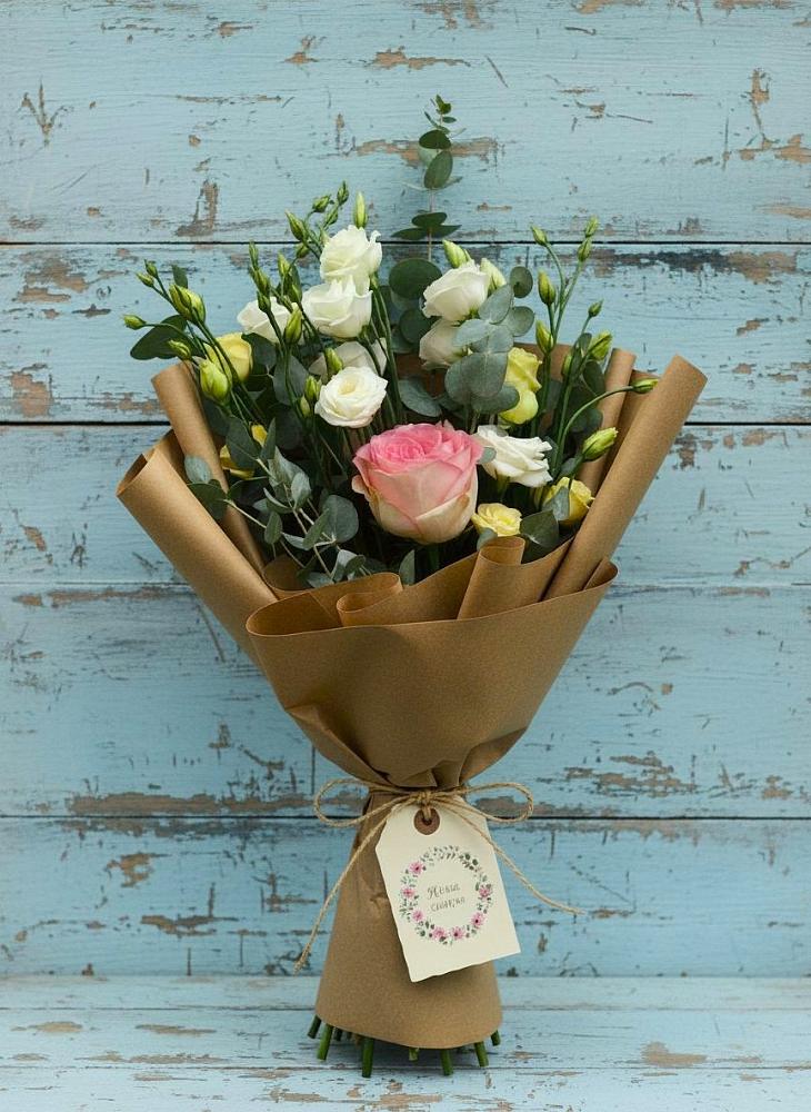 Букет цветов из: Розы и Лизиантусы в Пироговском