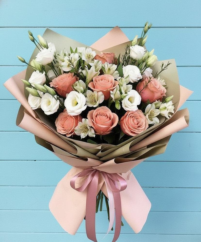 Букет цветов из: Розы, Альстромерии и Лизиантусы в Пироговском