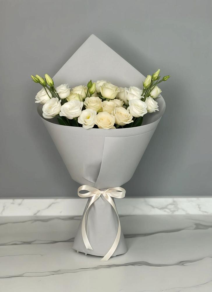 Букет цветов из: Розы и Лизиантусы в Пироговском