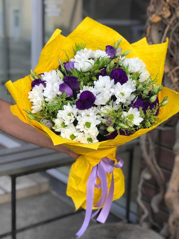 Букет цветов из: Ирисы, Хризантемы и Ромашки в Пироговском