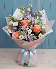 Букет цветов из:  Лизиантусы, Розы, Альстромерии и Гипсофила в Пироговском