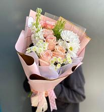 Букет цветов из:  Хризантемы и Розы в Пироговском