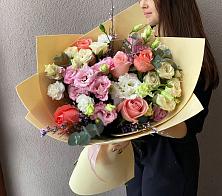 Букет цветов из:  Розы, Лизиантусы и Гвоздики #REPLACE_PRED# Пироговском