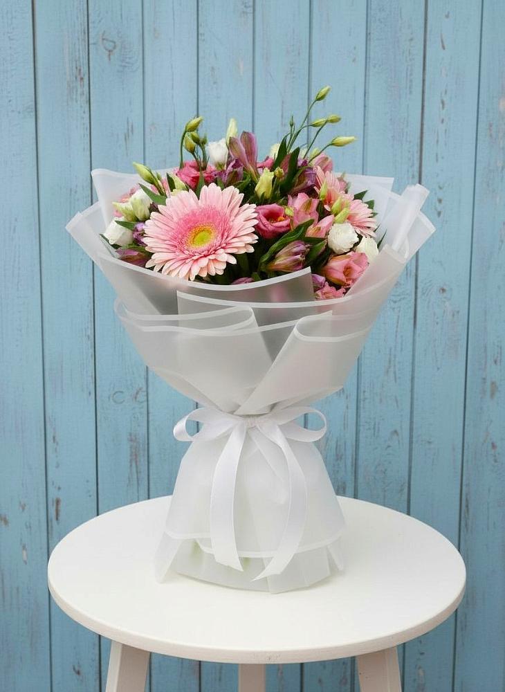 Букет цветов из: Герберы, Альстромерии и Лизиантусы в Пироговском