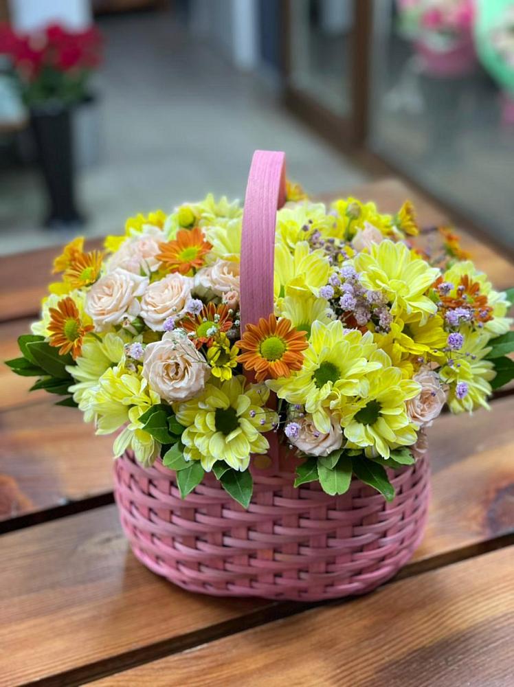 Цветочная композиция из Хризантемы и Розы в корзине в Пироговском