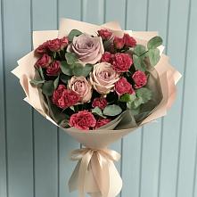 Букет цветов из:  Гвоздики и Розы в Пироговском