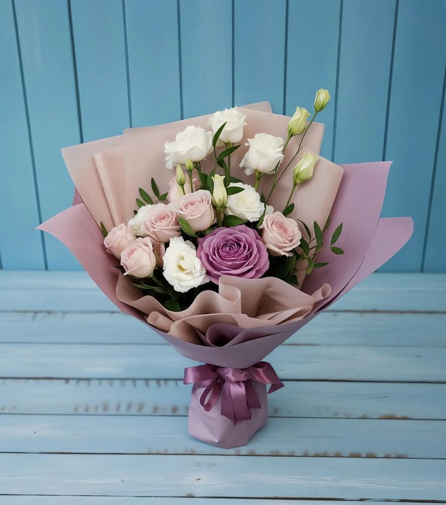 Букет цветов из: Розы и Лизиантусы в Пироговском